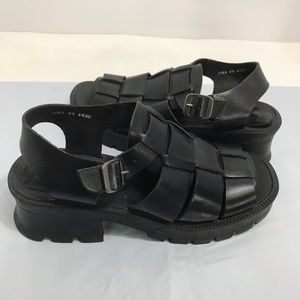 Shoe Trends Women’s  Black Leather Sandals with Chunky Sole Size 8. Excellent